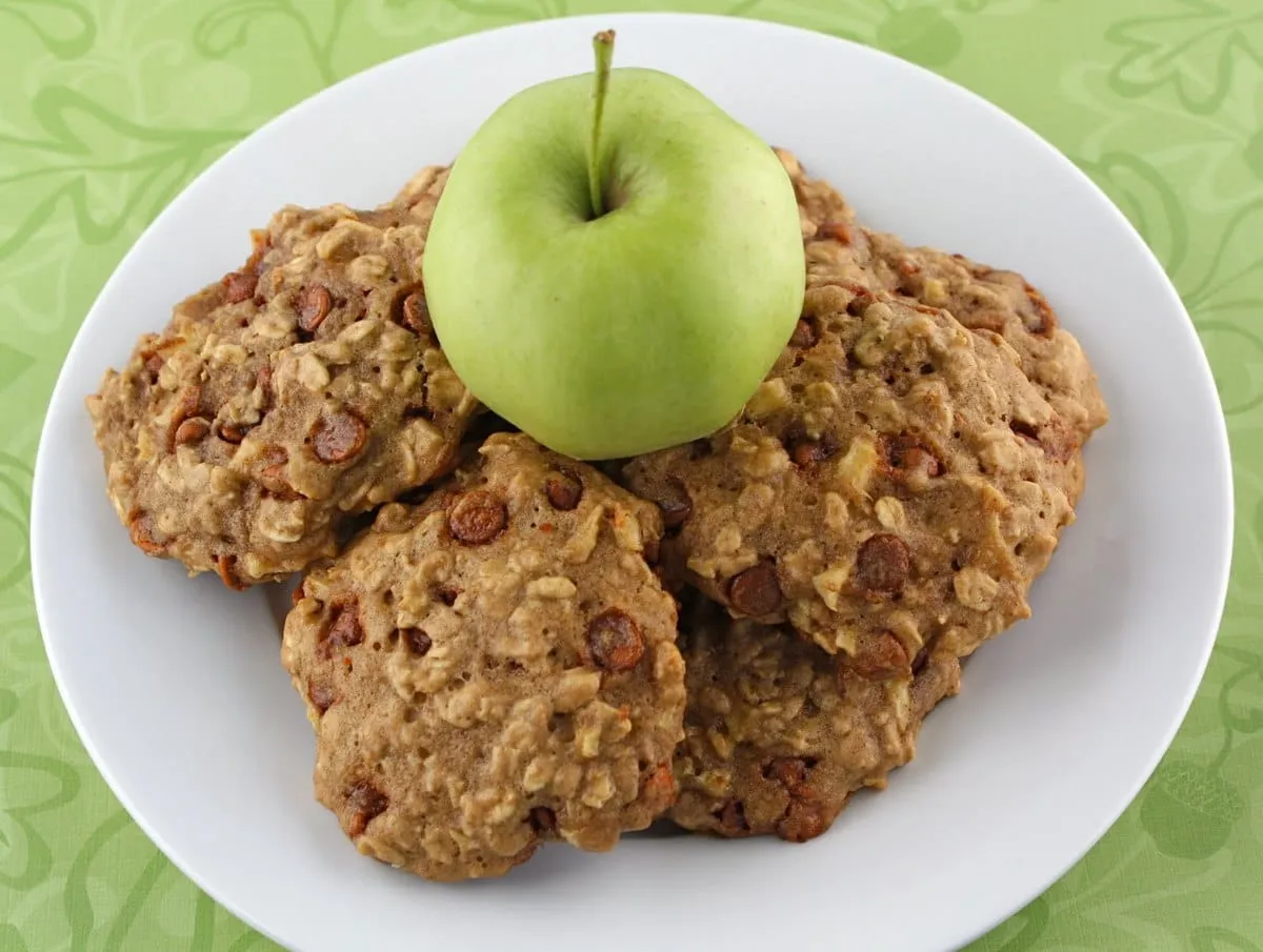 Apple Cinnamon Oatmeal Cookies