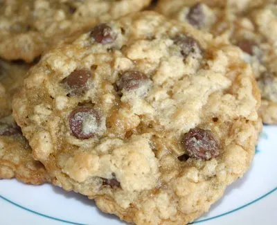 Crispy Chocolate Chip Oatmeal Cookies