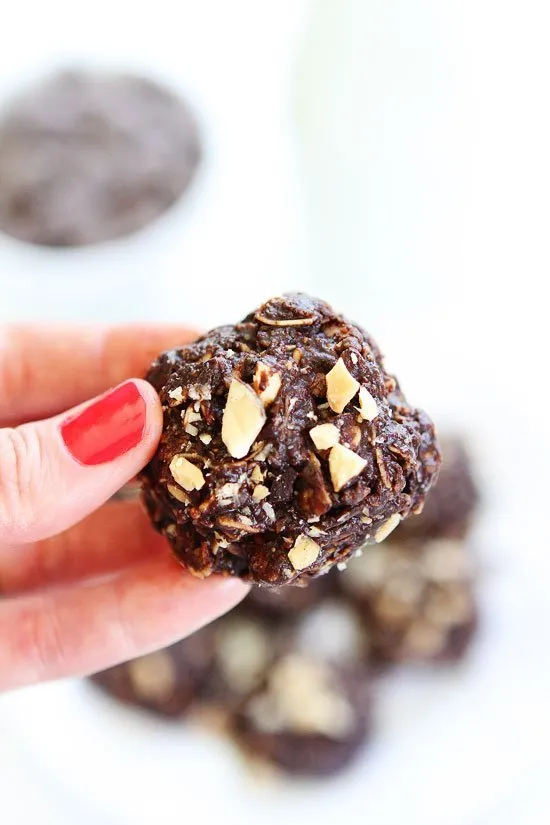 No-Bake Dark Chocolate Almond Cookies